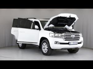 Toyota Land Cruiser 200 4.5D-4D V8 VX-R - Image 29