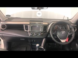 Toyota RAV4 2.2D-4D AWD GX - Image 6