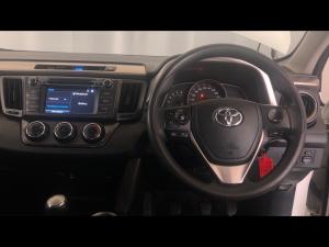 Toyota RAV4 2.2D-4D AWD GX - Image 8