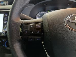 Toyota Hilux 2.4GD-6 double cab Raider manual - Image 9