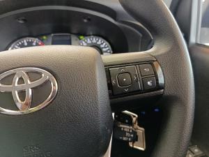 Toyota Hilux 2.4GD-6 double cab Raider manual - Image 10