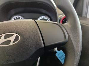 Hyundai Grand i10 1.0 Premium hatch - Image 10