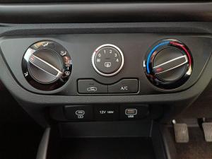 Hyundai Grand i10 1.0 Premium hatch - Image 13