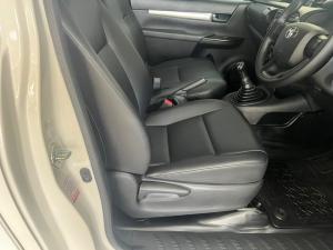 Toyota Hilux 2.0 single cab S (aircon) - Image 6