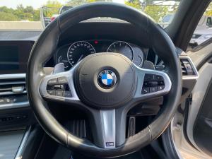 BMW 3 Series 330i - Image 8