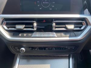 BMW 3 Series 330i - Image 14