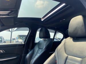 BMW 3 Series 330i - Image 18