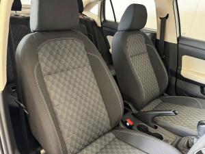 Volkswagen Polo 1.6 - Image 10