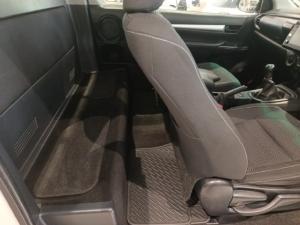 Toyota Hilux 2.4GD-6 Xtra cab Raider manual - Image 7