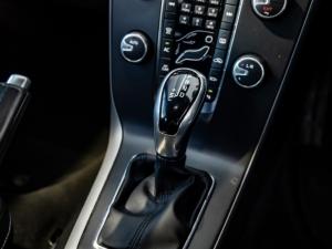 Volvo V40 T2 Kinetic - Image 12