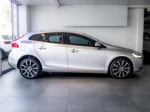 Volvo V40 T2 Kinetic - Image 2