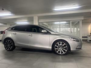 Volvo V40 T2 Kinetic - Image 2