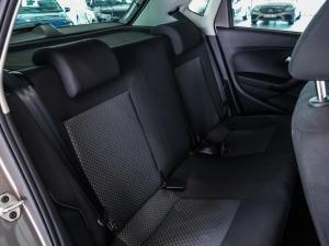 Volkswagen Polo Vivo hatch 1.6 Highline - Image 17