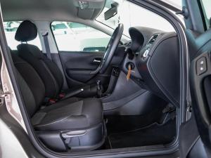 Volkswagen Polo Vivo hatch 1.6 Highline - Image 9