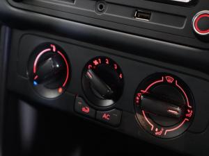 Volkswagen Polo Vivo hatch 1.6 Comfortline auto - Image 24