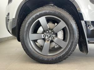 Land Rover Defender 110 D350 X-Dynamic HSE - Image 7