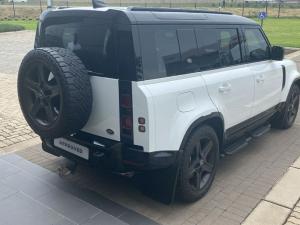 Land Rover Defender 110 D300 X-Dynamic HSE - Image 13