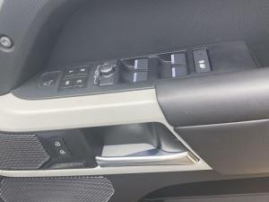 Land Rover Defender 110 D300 X-Dynamic HSE - Image 17