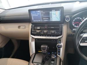 Toyota Land Cruiser 300 3.5T ZX - Image 13