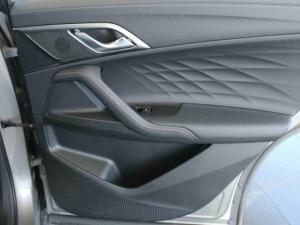 MG HS 2.0T Luxury - Image 16