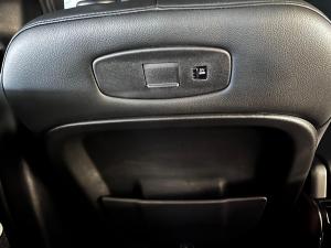 Land Rover Defender 110 P400 X-Dynamic SE - Image 13