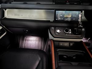 Land Rover Defender 110 P400 X-Dynamic SE - Image 14