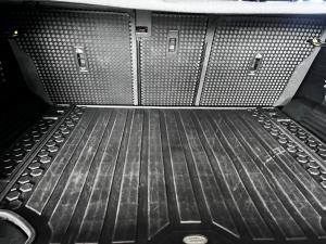 Land Rover Defender 110 P400 X-Dynamic SE - Image 15