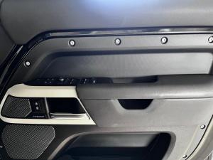Land Rover Defender 110 P400 X-Dynamic SE - Image 7