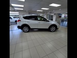 Toyota RAV4 2.2D-4D AWD VX - Image 3