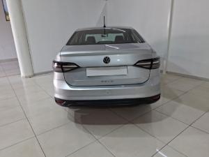 Volkswagen Polo sedan 1.6 manual - Image 16