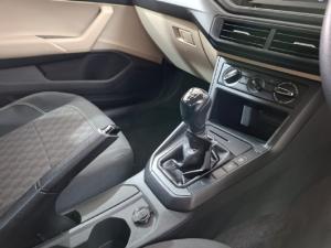 Volkswagen Polo sedan 1.6 manual - Image 21
