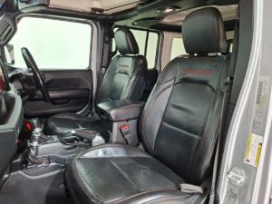 Jeep Wrangler Unlimited 3.6L Polar Edition - Image 25