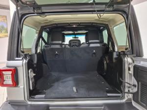 Jeep Wrangler Unlimited 3.6L Polar Edition - Image 6
