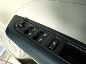 Renault Triber 1.0 Prestige auto - Image 14