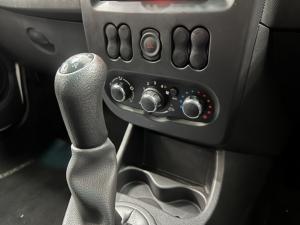 Nissan NP200 1.6i safety pack (aircon) - Image 9