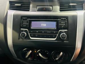 Nissan Navara 2.5DDTi double cab SE Plus auto - Image 10