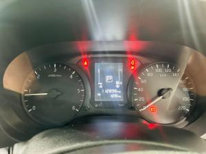 Nissan Navara 2.5DDTi double cab SE Plus auto - Image 12