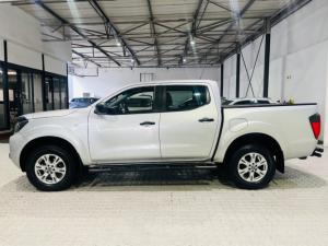 Nissan Navara 2.5DDTi double cab SE Plus auto - Image 2