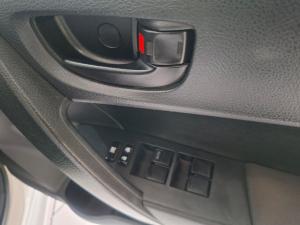 Toyota Corolla Quest 1.8 Plus manual - Image 14