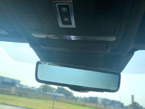 Land Rover Discovery Sport D200 R-Dynamic HSE - Image 13