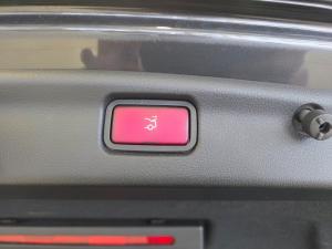 Mercedes-Benz C-Class C200 Avantgarde - Image 8