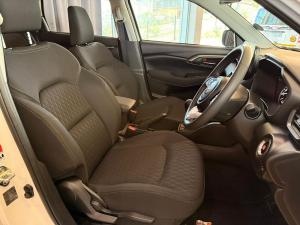 Toyota Urban Cruiser 1.5 XR manual - Image 13