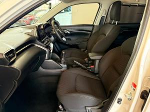 Toyota Urban Cruiser 1.5 XR manual - Image 14