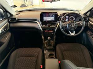 Toyota Urban Cruiser 1.5 XR manual - Image 15