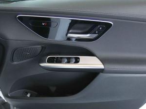 Mercedes-Benz GLC GLC300d 4Matic Avantgarde - Image 14