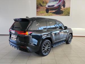 Lexus LX 700h F Sport - Image 3
