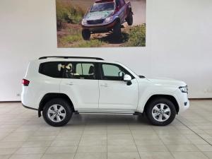 Toyota Land Cruiser 300 3.3D GX-R - Image 3
