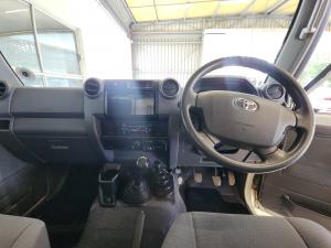 Toyota Land Cruiser 79 4.5D-4D LX V8 single cab - Image 6