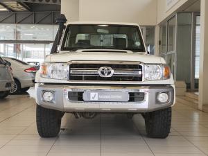 Toyota Land Cruiser 79 4.5D-4D LX V8 single cab - Image 4