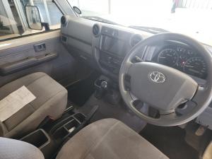 Toyota Land Cruiser 79 4.5D-4D LX V8 single cab - Image 6